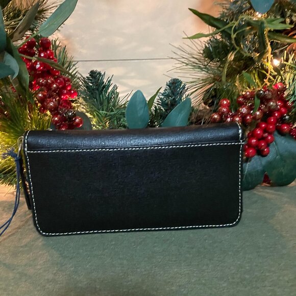 Dooney & Bourke Zip around wallet - Picture 2 of 8
